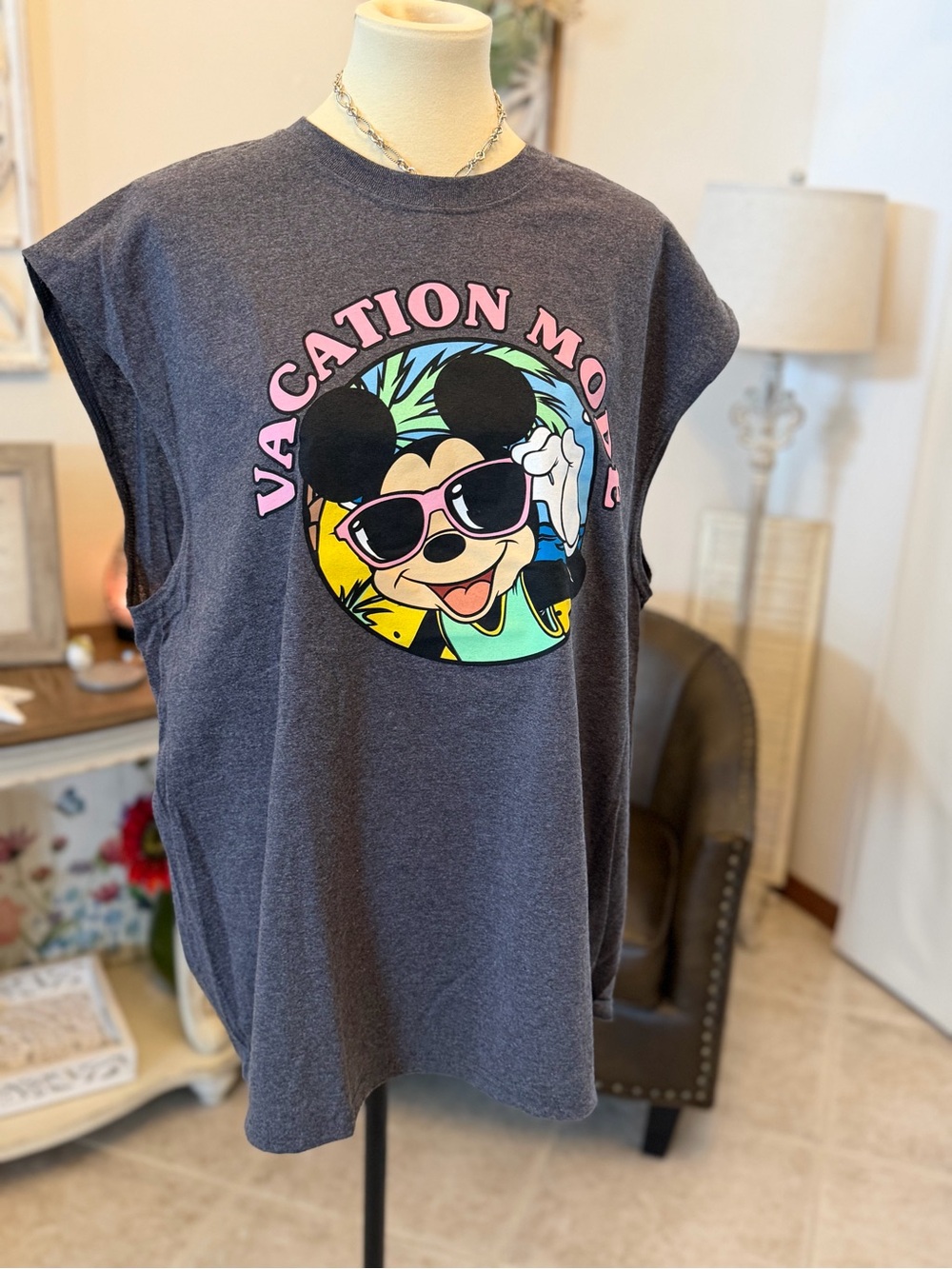 Hanes Disneyland/Walt Disney World Charcoal T-Shirt with White Tag Print unisex